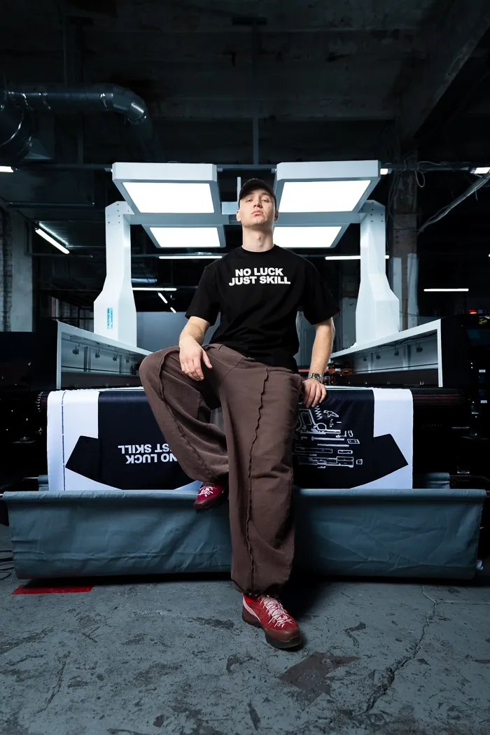 Черная футболка No Luck Just Skill 