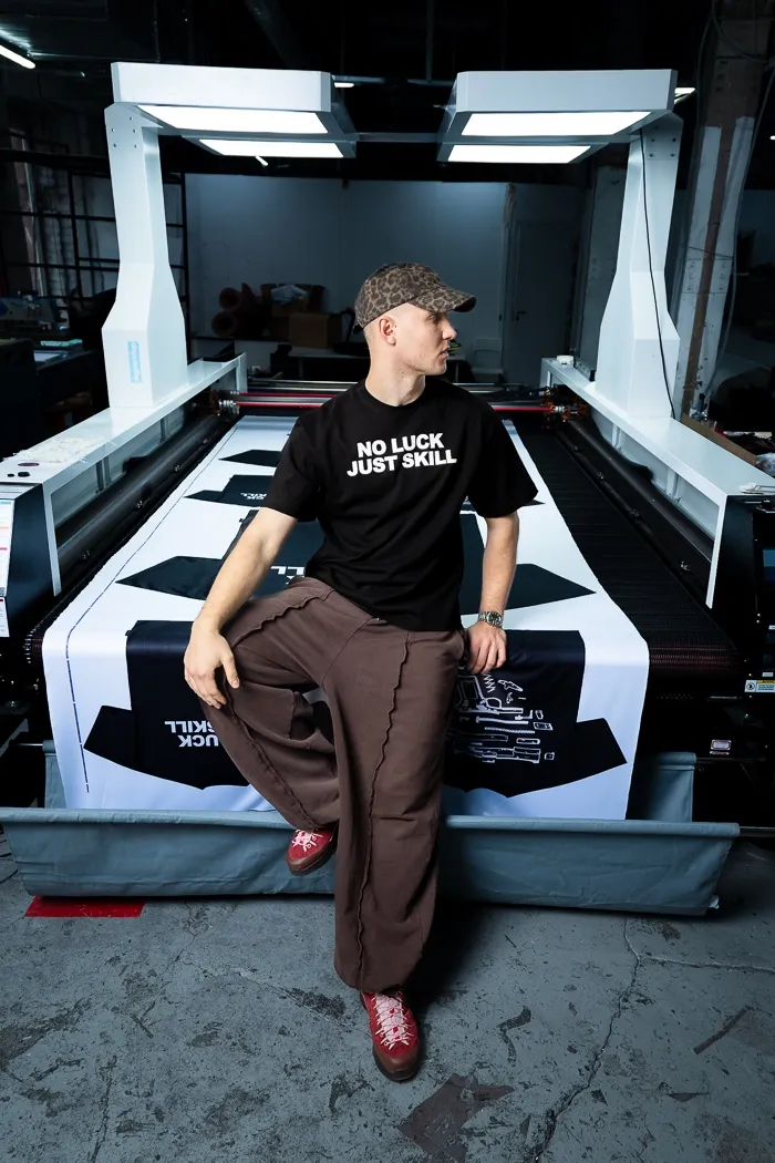 Черная футболка No Luck Just Skill 