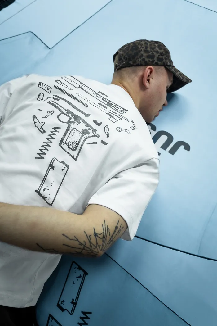 Белая футболка No Luck Just Skill 