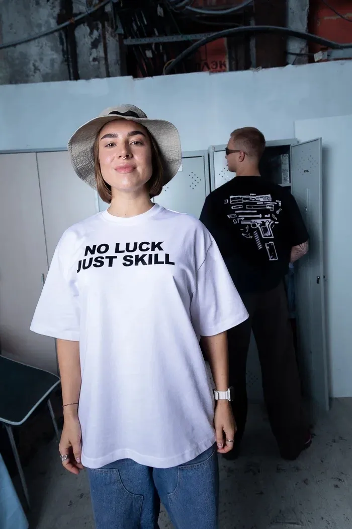 Белая футболка No Luck Just Skill 