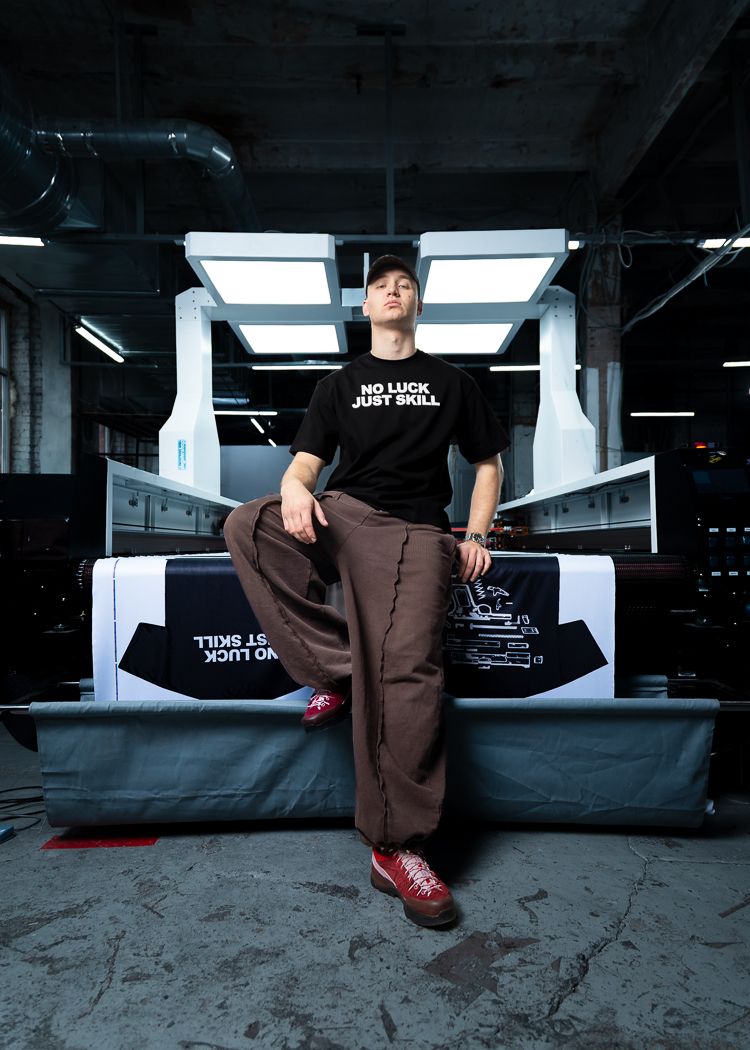 Футболка NO LUCK черная