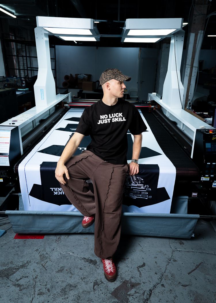 Футболка NO LUCK черная