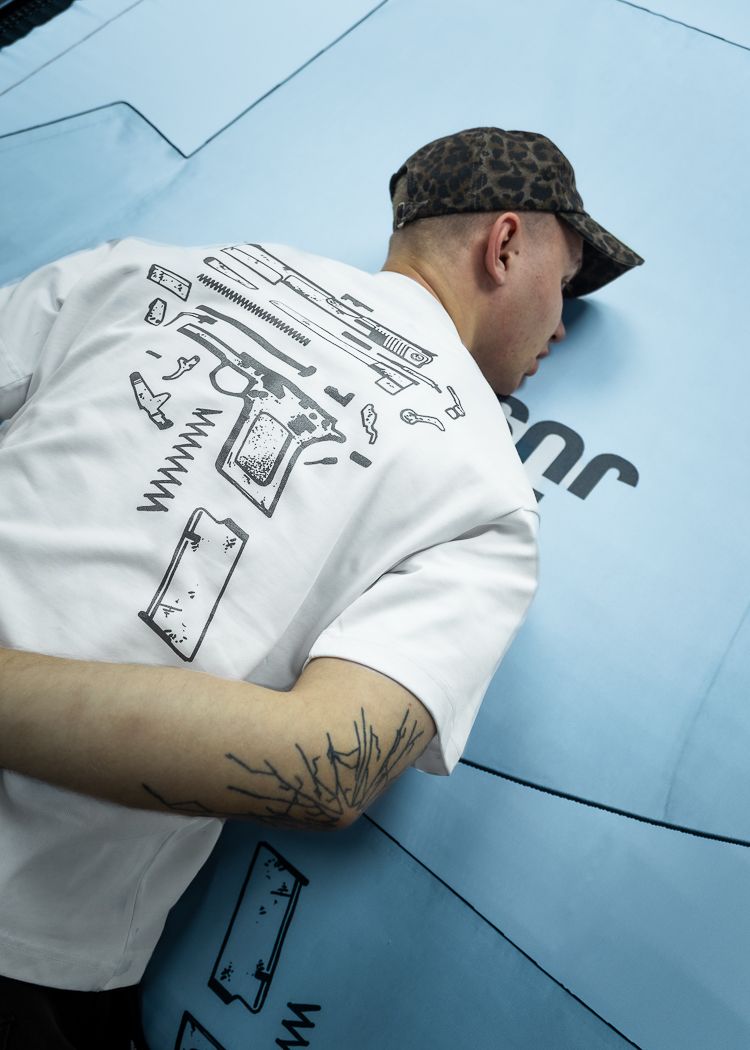 Футболка NO LUCK белая