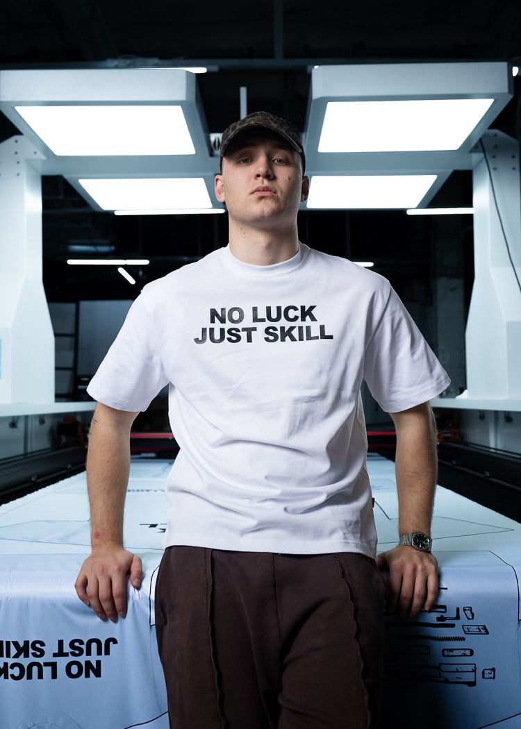Футболка NO LUCK белая