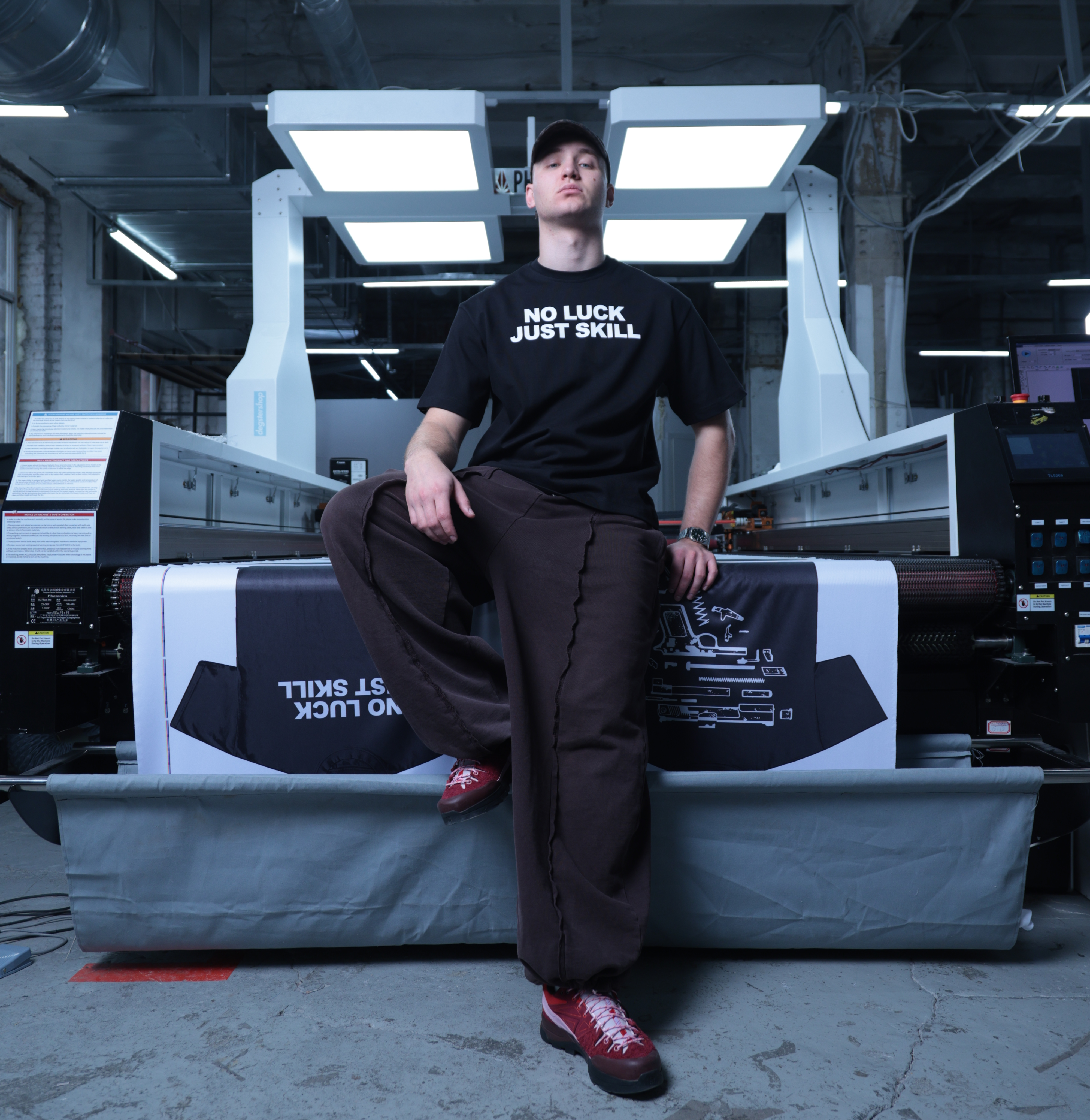 Как избавиться от пятна на футболке: простые и рабочие способы